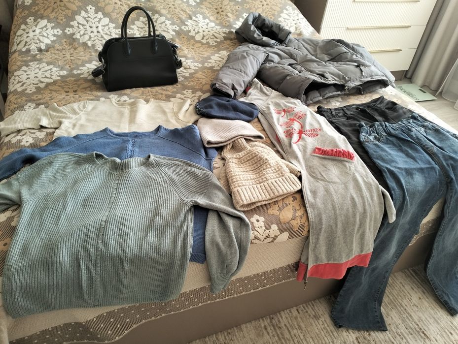 Отдам пакет женских вещей