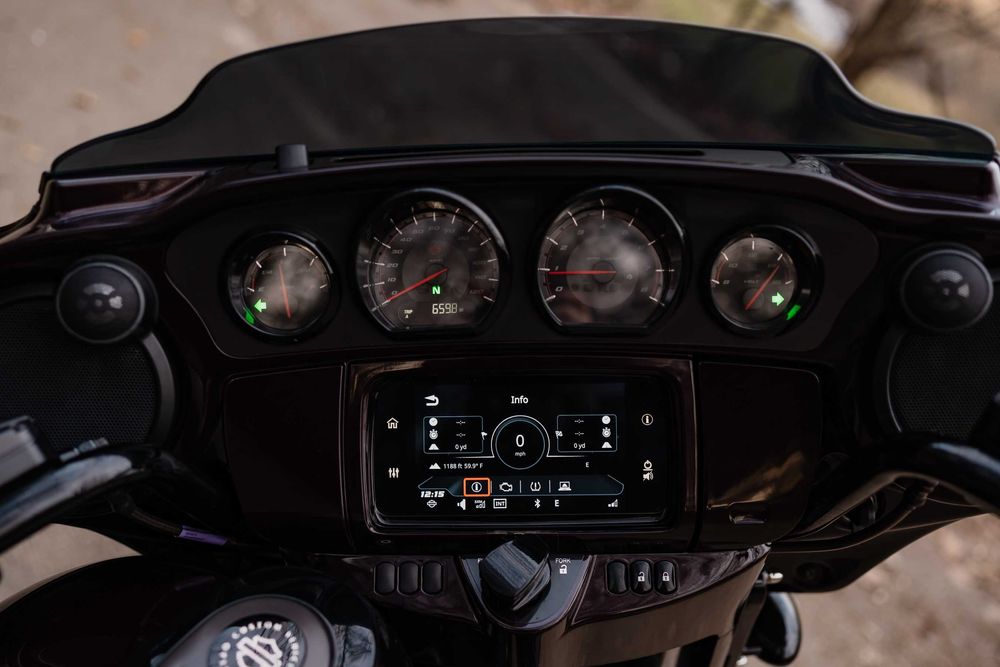 Vând Harley-Davidson Street Glide CVO 2019 – doar 6.600 mile