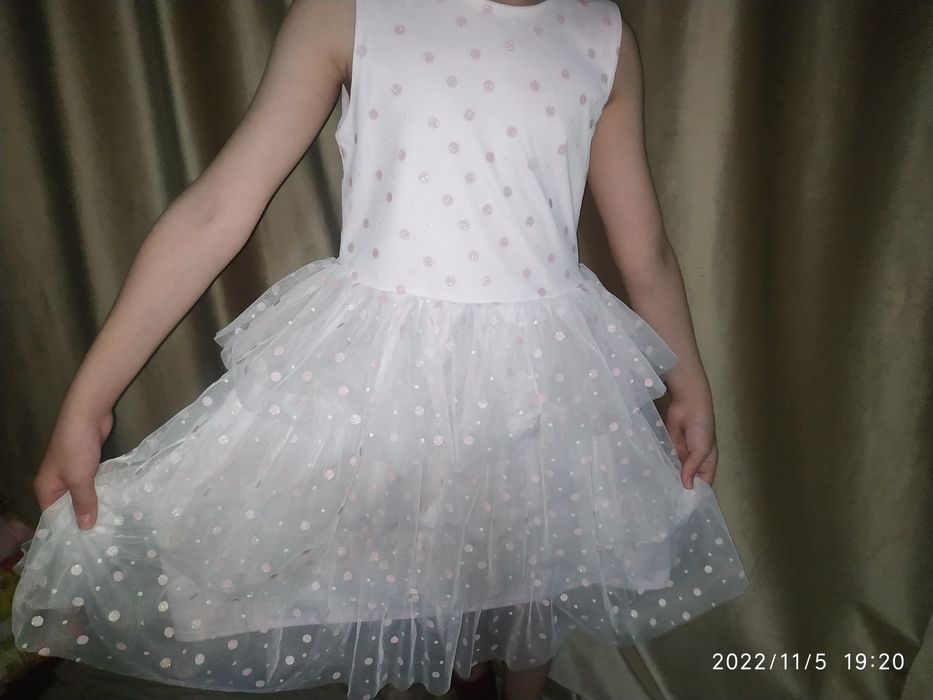 Платье нарядные . Размер разные.