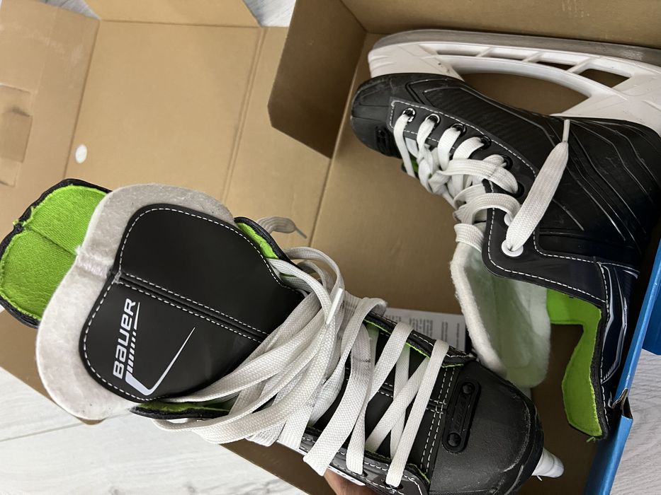 Коньки BAUER новые почти