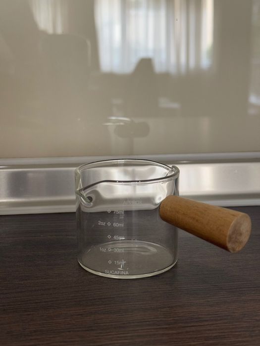 Луксозна мерителна чашка от стъкло