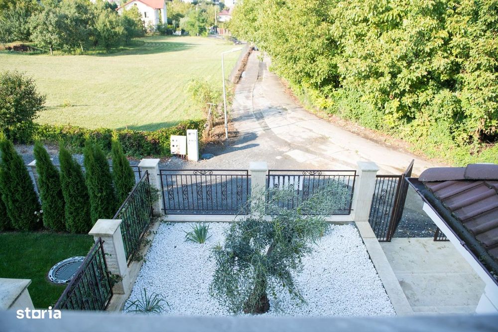 Casa 5 camere, 5 bai, Borhanci + Garaj, Piscina si curte 700 mp