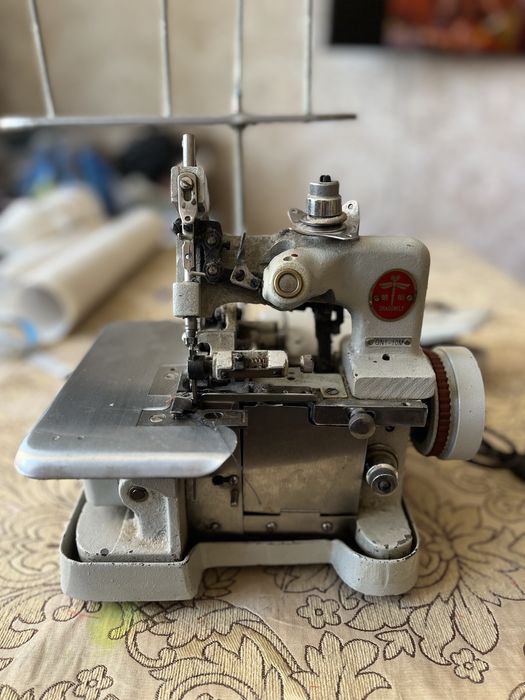 Швейные машины и оверлоки.Оверлок 051 класса
