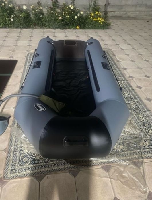 Продам лодку Инзер 2.80