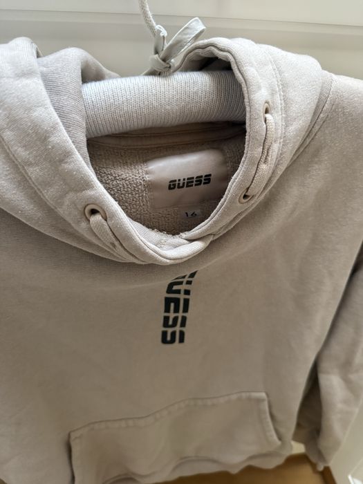 Дамско худи на марката GUESS