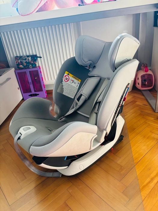 Vând scaun auto Chicco isofix