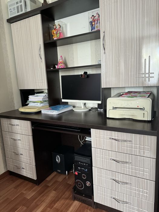 Продам компьютерный стол