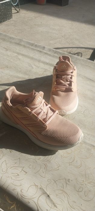 Продаю кросовки адидас