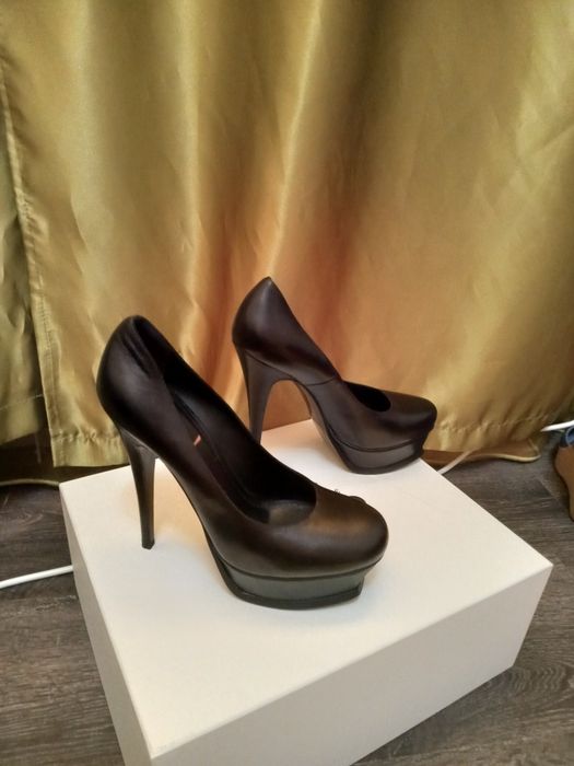 Брендовая обувь в отличном состояниеи