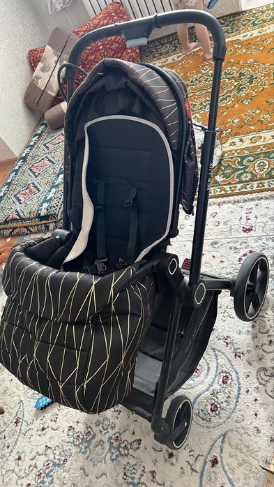 Продам коляску от рождения