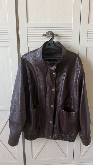 Бомбер из эко кожи
