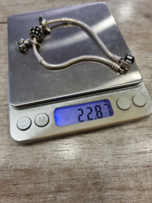 Дамска сребърна гривна Pandora с елементи