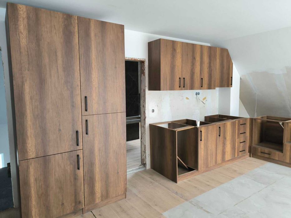 Подарявам ново обзавеждане за кухня и дрешник