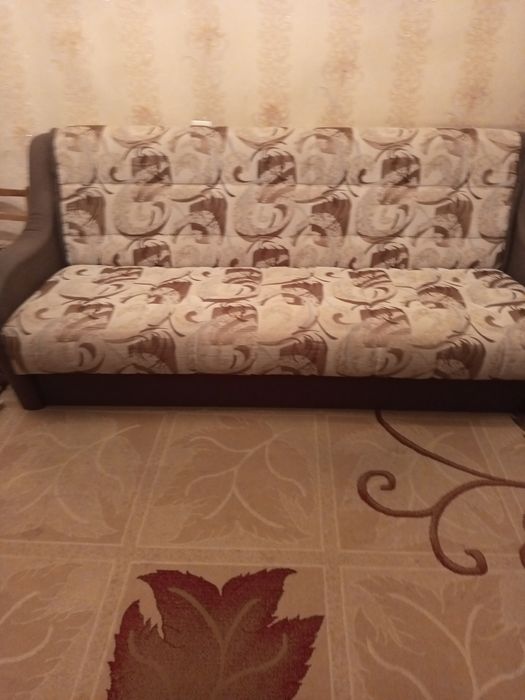 Диван и два кресла для гостиной.