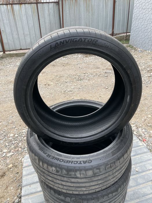 Продам комплект шин Lanvigator CATCHPOWER PLUS 215/45 R18 93 Y