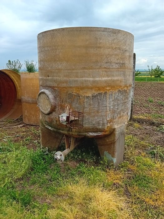 Vand 2 rezervoare 3000 / 4000 litri