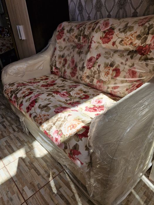 Продавам нов диван