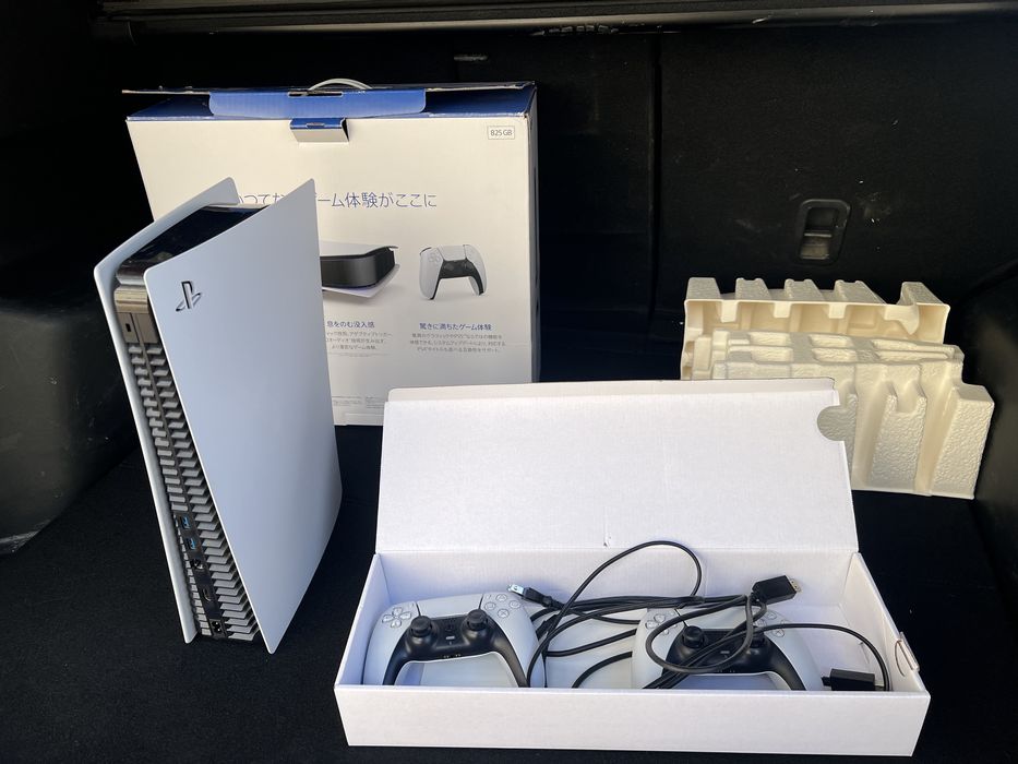 Продам PS 5 два гемпада