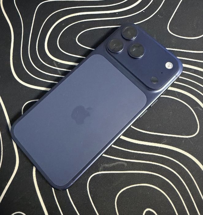Продам или обменяю Iphone 17 pro max 256gb E-Sim