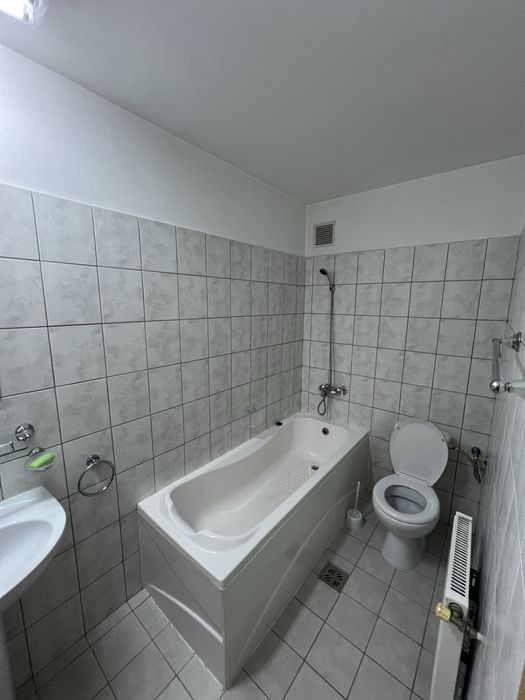 Vând garsonieră Green Hills Piatra Neamț, str. Plăieșului, nr.4 în spate la Galeria Mall– etaj 1, complex privat cu barieră