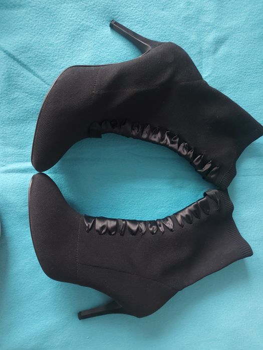 Vând botine Tamaris