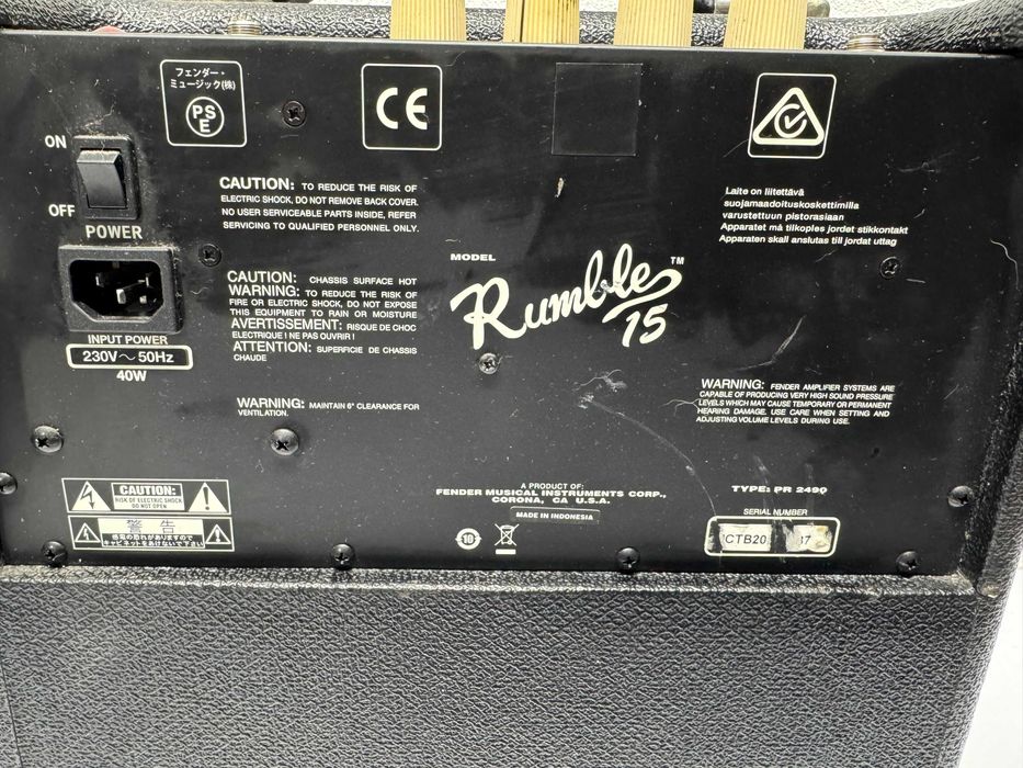 Кубе - Fender Rumble 15