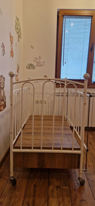 Детско легло на колелца