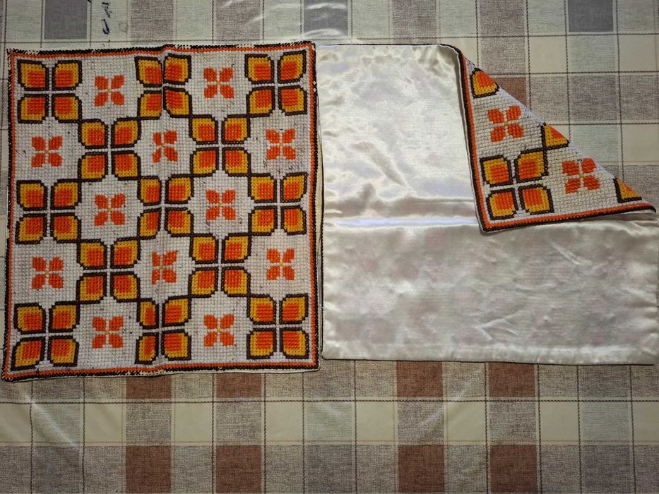 Бродирани каренца