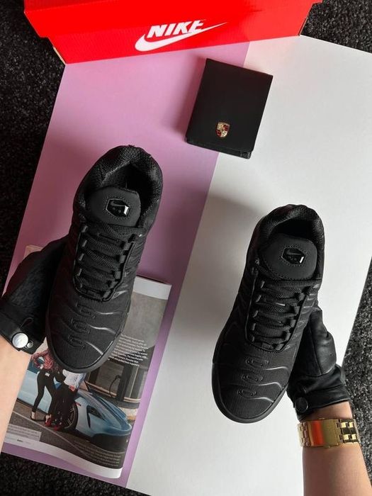 Налични Nike TN дамски маратонки