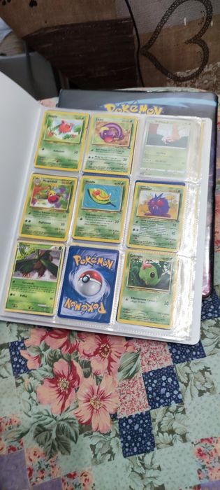 Vând cartonase de pokemon