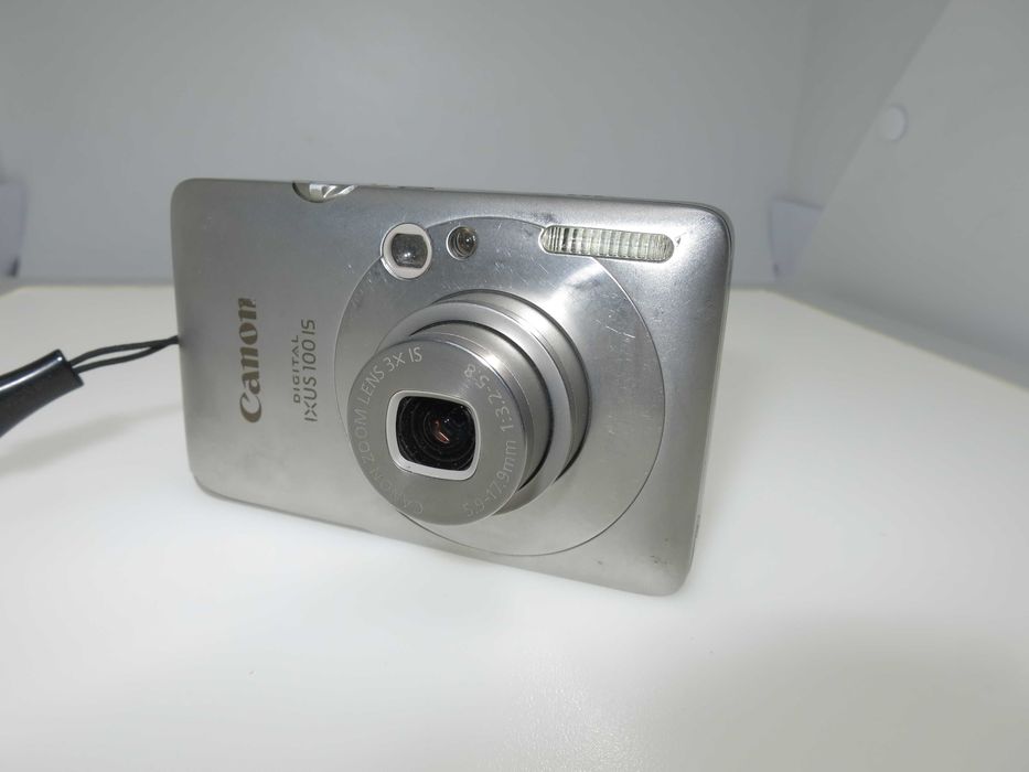 Canon Digital IXUS 100 ултра компактен фотоапарат камера, комплект