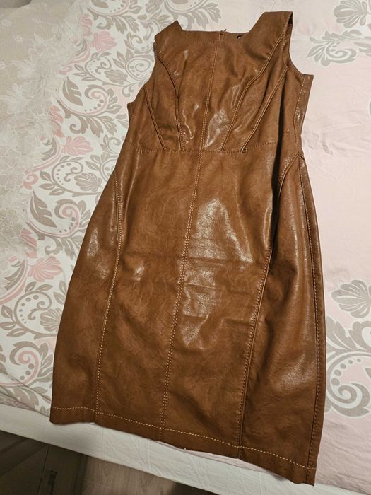 Кожена рокля-изкуствена кожа