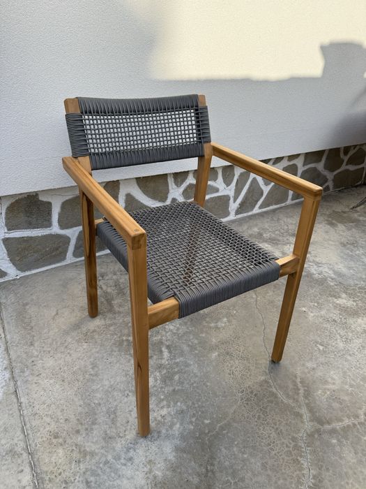 Стол от тиково дърво