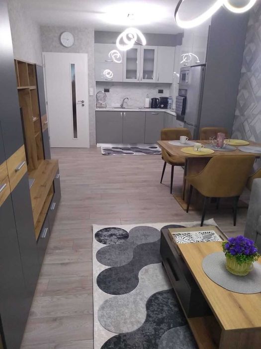 Дава се под наем Двустаен апартамент в Стара Загора, Център - 75 кв.м за 550 € - Снимка #1