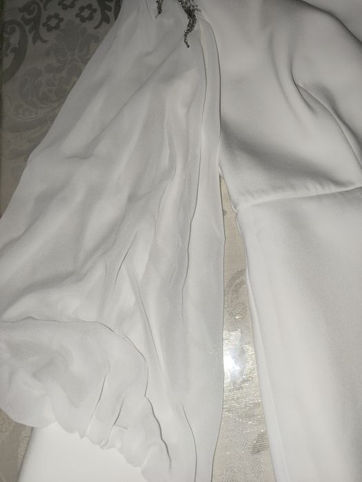 Белое элегантное платье