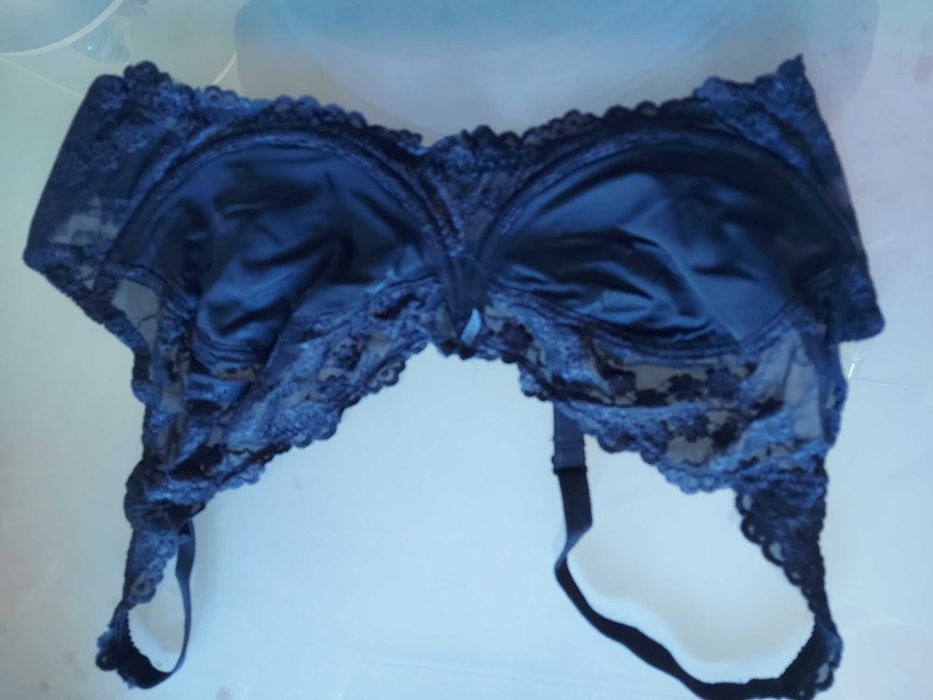 Сутиени големи размери 90 D