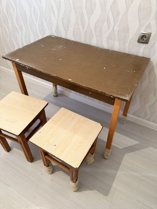 Стол + 2 стула все за 3000