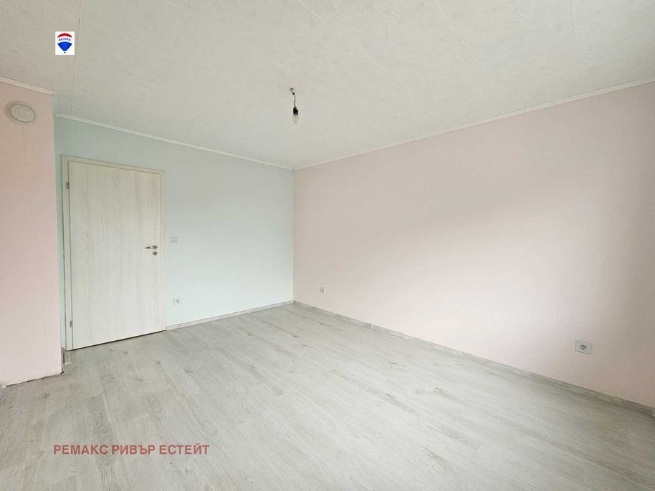 Продава се Тристаен апартамент в Русе, Чародейка - Юг - 90 кв.м за 1033 €/кв.м - Снимка #10