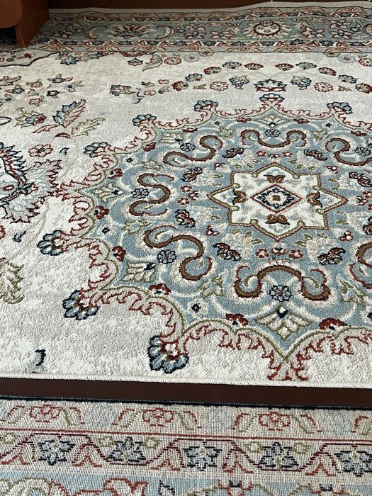 Продаётся ковёр красивый