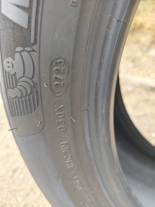 Vând cauciucuri 235 50 r19