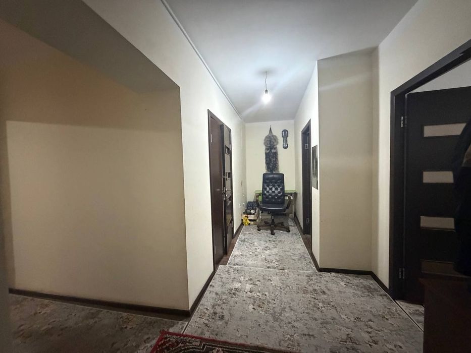 Qorasuv motrid 2 etaj 3 xona sotiladi