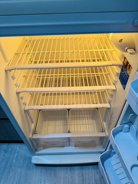 Indesit holadilnik sotiladi