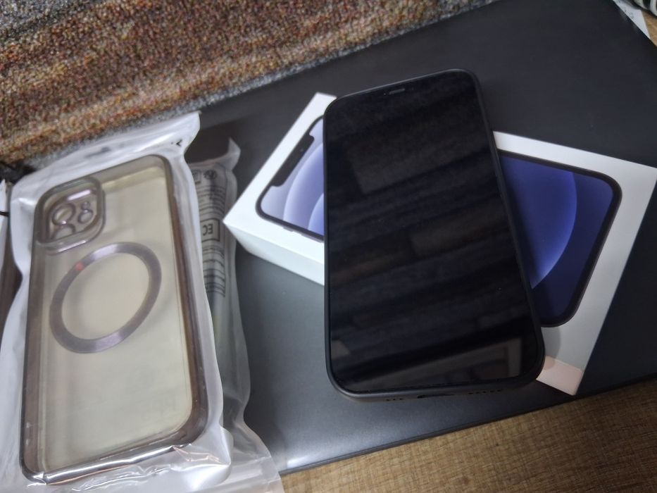 Vând Iphone 12 64G