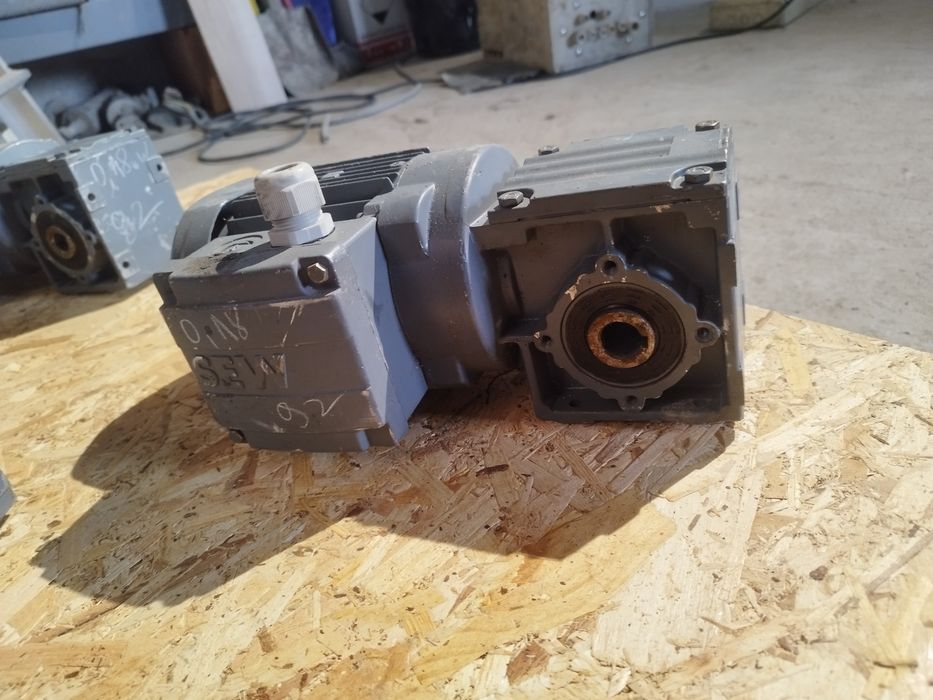 Електромотор с редуктор SEW 0.18 кВ 92 оборота