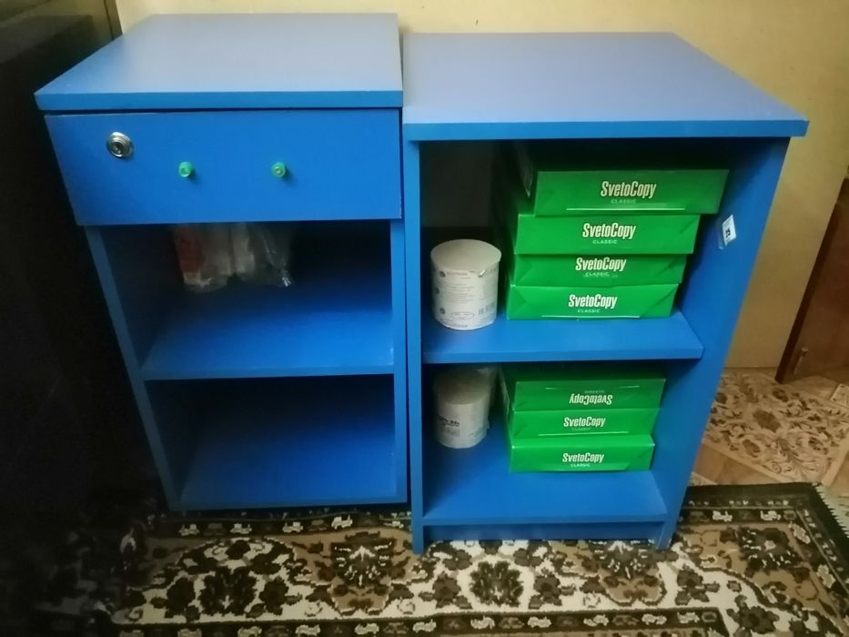 Продам стол под телевизор, тумбочки, трюмо с зеркалом