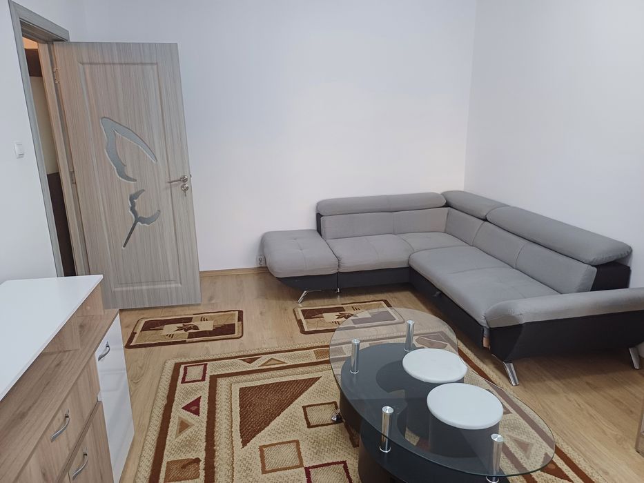 Închiriez apartament