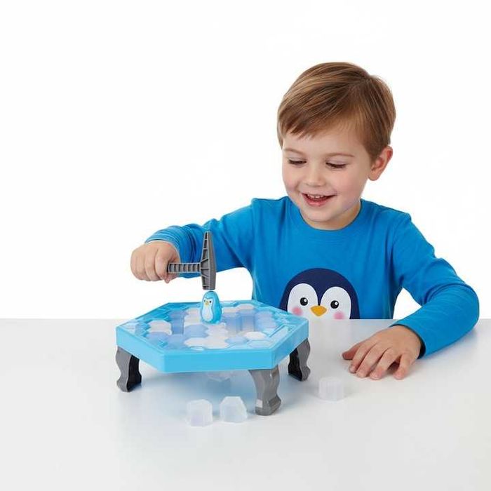 Pinguin pe Gheata joc de indemanare cu ciocanele si cuburi copii 3+ani