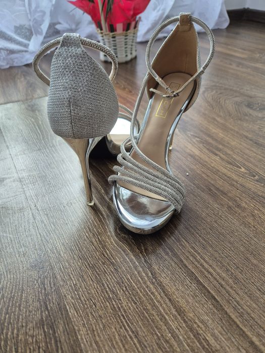Sandale argintii