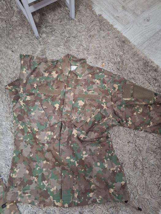 Vând ținută combat