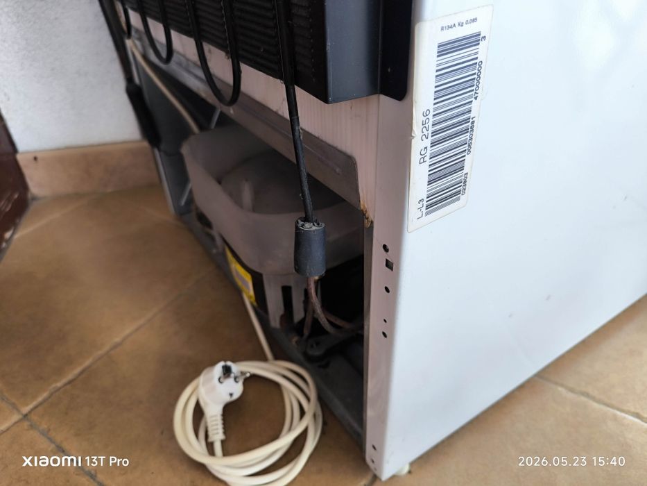 Хладилник с фризер Indesit 150x53x55